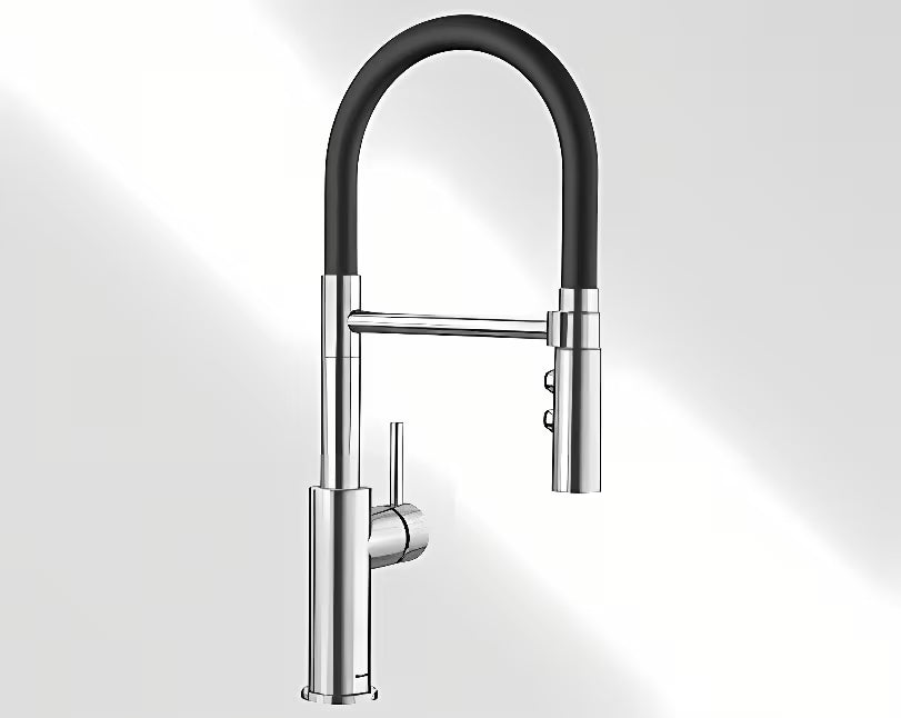Dřezová baterie Blanco Catris-S Flexo v provedení supersteel s výsuvnou sprchou a matným povrchem.