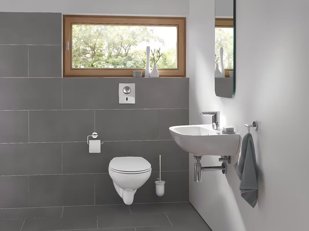 Bílé WC sedátko Grohe Bau Ceramic z duroplastu s rychlým uvolněním a nerezovými panty