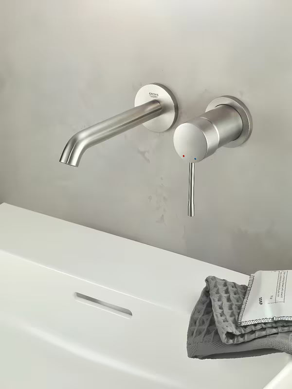 Podomítková umyvadlová baterie Grohe Essence New v matném provedení supersteel pro nástěnnou montáž.