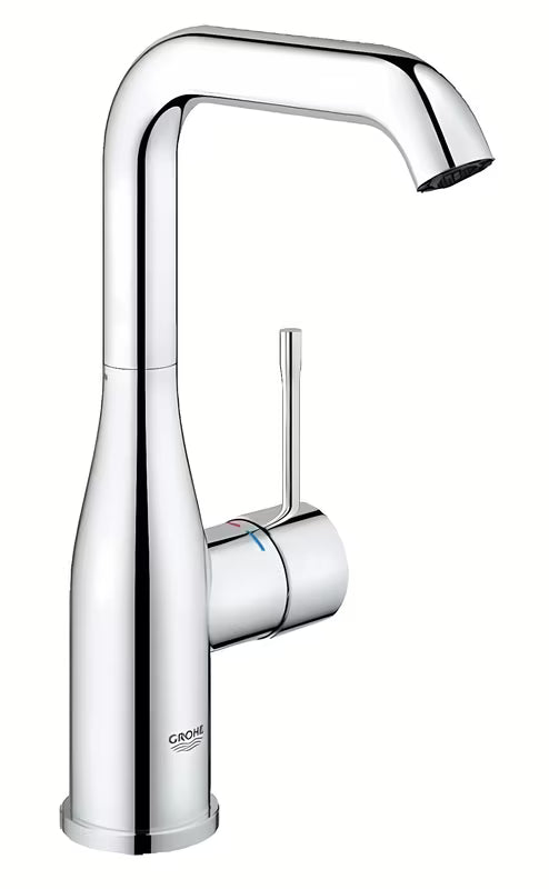 Vysoká umyvadlová baterie Grohe Essence New v chromovém provedení s otočným výtokem a pákovým ovládáním.