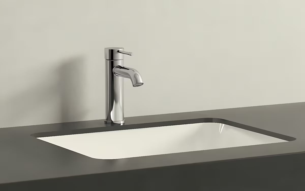 Chromová páková umyvadlová baterie Grohe Essence New s odtokovou soupravou a zahnutou výpustí.