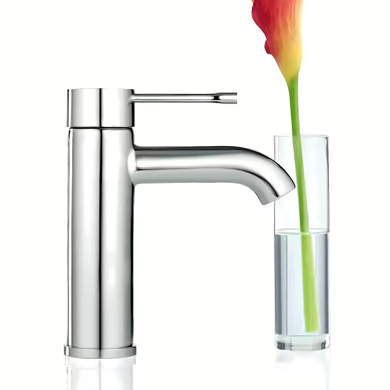 Chromová páková umyvadlová baterie Grohe Essence New s hladkým tělem a prohnutou výpustí