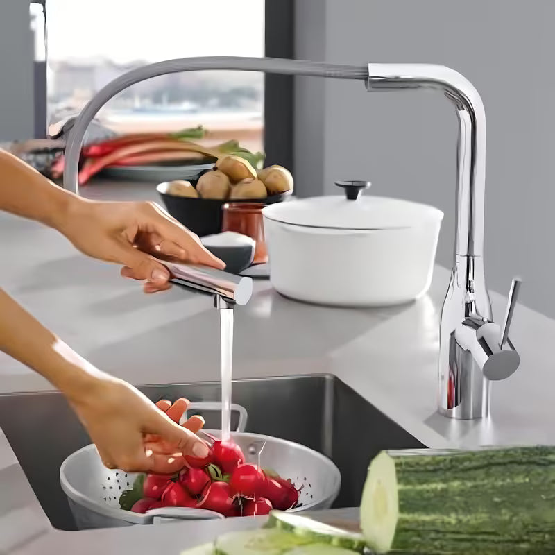Chromová dřezová baterie Grohe Essence New s vysokou otočnou výpustí a vytahovací sprškou