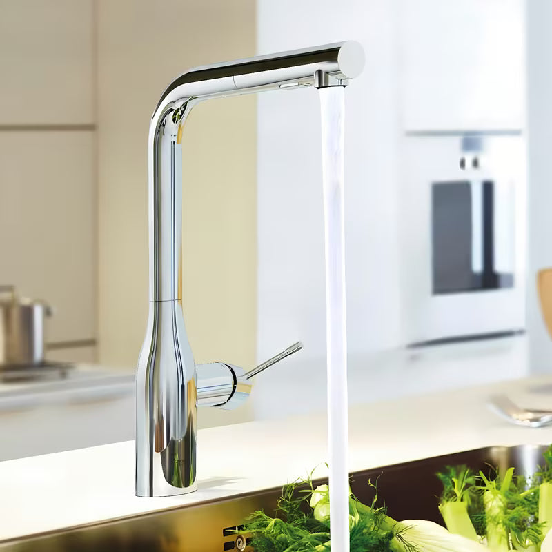 Chromová dřezová baterie Grohe Essence New s vysokou otočnou výpustí a vytahovací sprškou