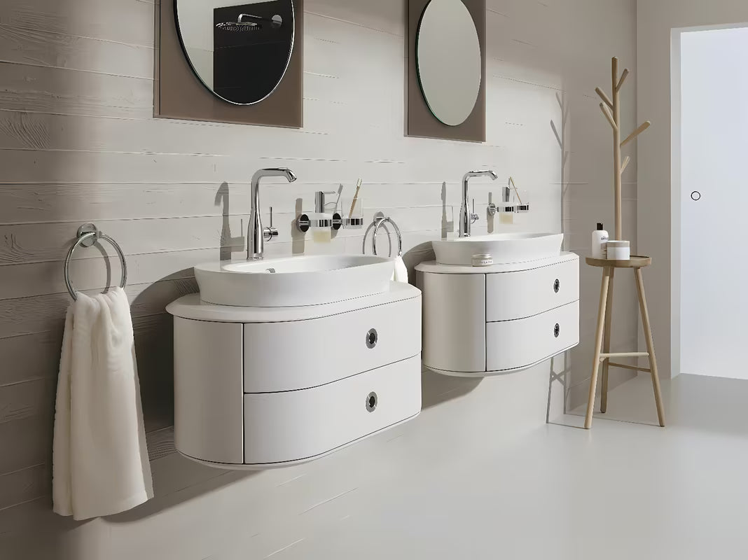 Grohe Essence New vysoká umyvadlová baterie v chromu s otočným ramínkem a výpustí