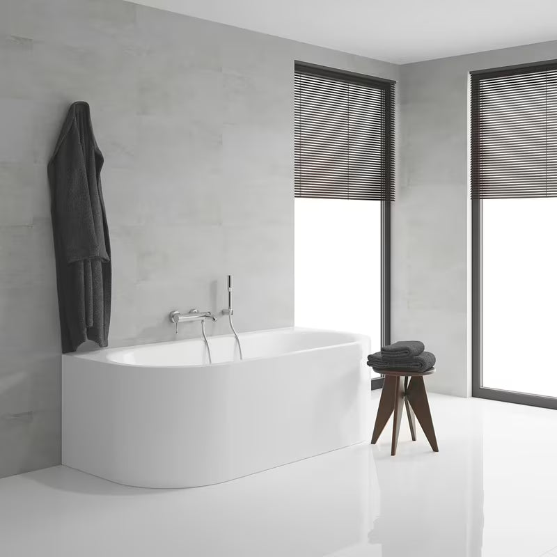 Chromová nástěnná vanová baterie Grohe Essence New se sprchovým setem