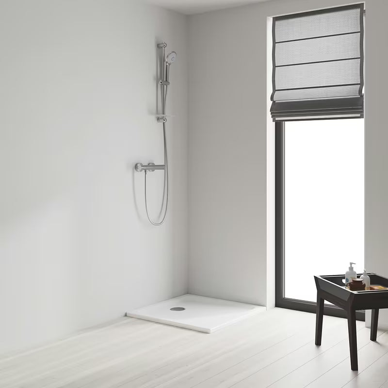 Sprchový set Grohe Euphoria 110 Massage v chromovém provedení s tyčí, hadicí a poličkou EasyReach.