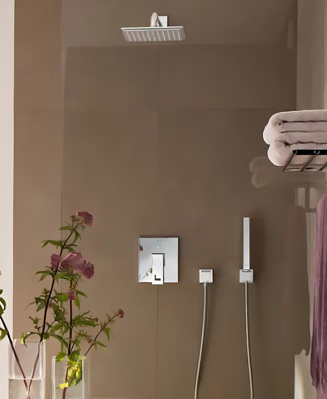 Vanový set Grohe Euphoria Cube v chromu s ruční sprchou, držákem a sprchovou hadicí Silverflex 1 250 mm.