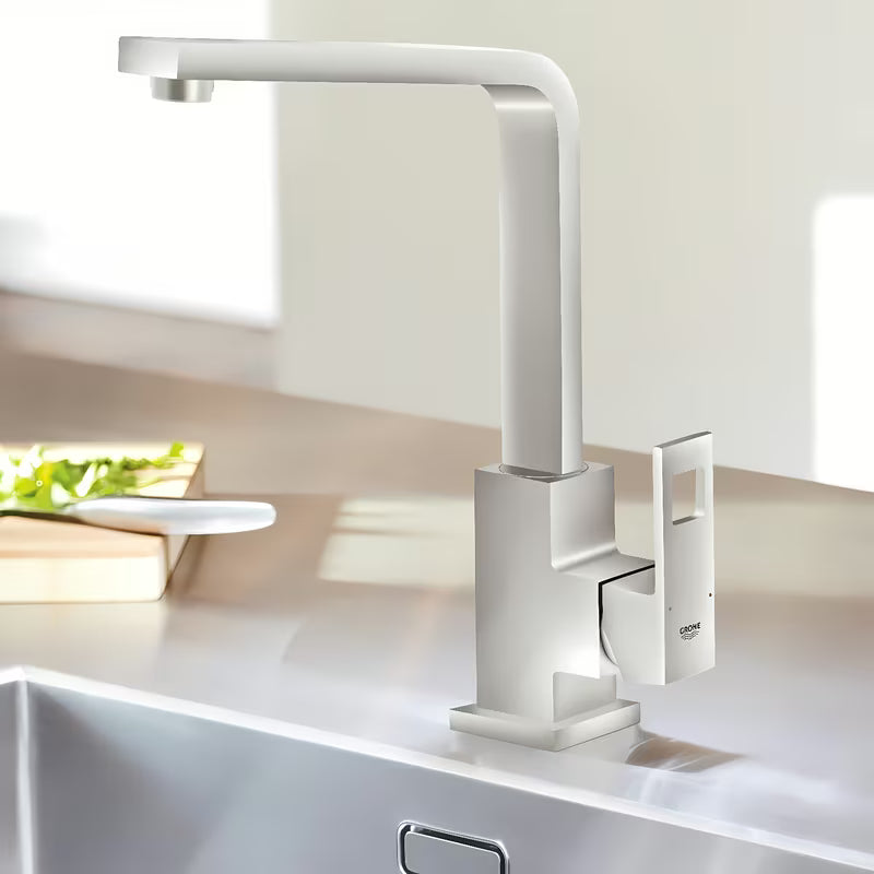 Dřezová páková baterie Grohe Eurocube s vysokou výpustí v provedení supersteel