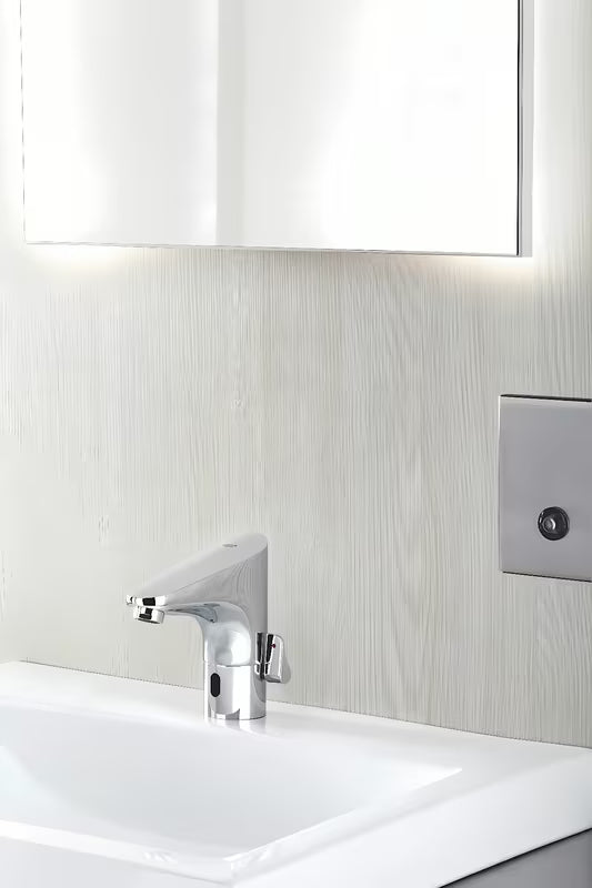 Chromová senzorová umyvadlová baterie Grohe Europlus s infračerveným senzorem