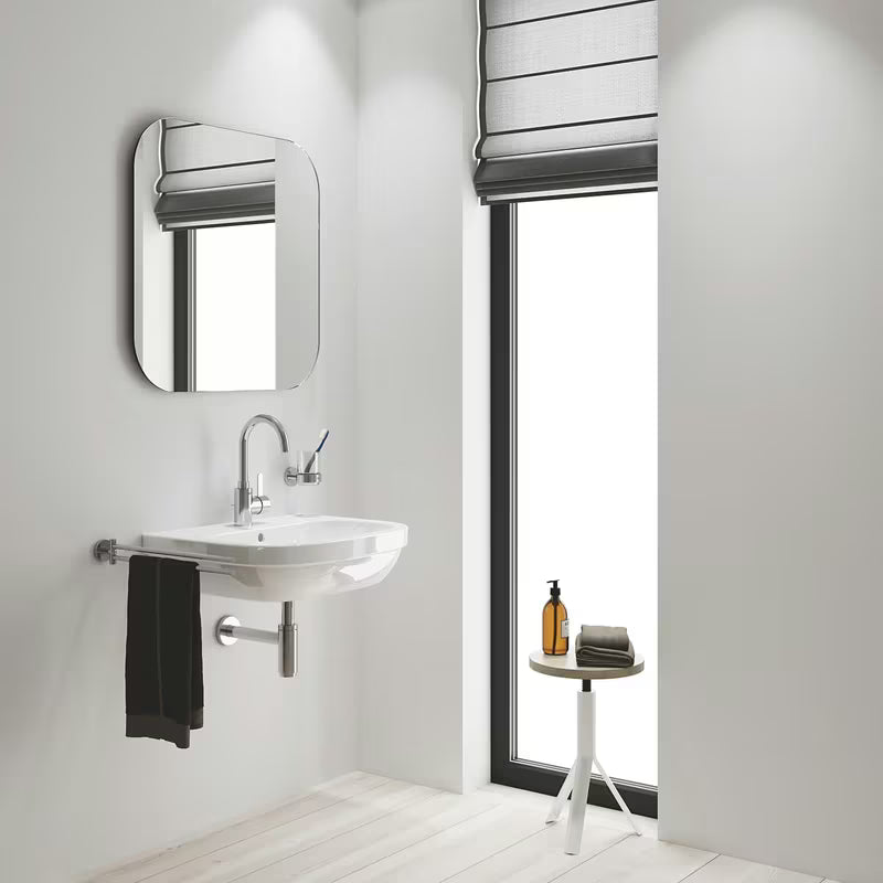 Vysoká chromová umyvadlová baterie Grohe Eurosmart Cosmopolitan s otočnou výpustí a pákovým ovládáním.