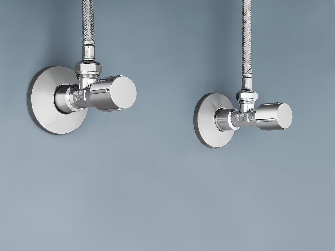 Rohový ventil Grohe v provedení chrome s kovovou rozetou a ergonomickou kovovou rukojetí.
