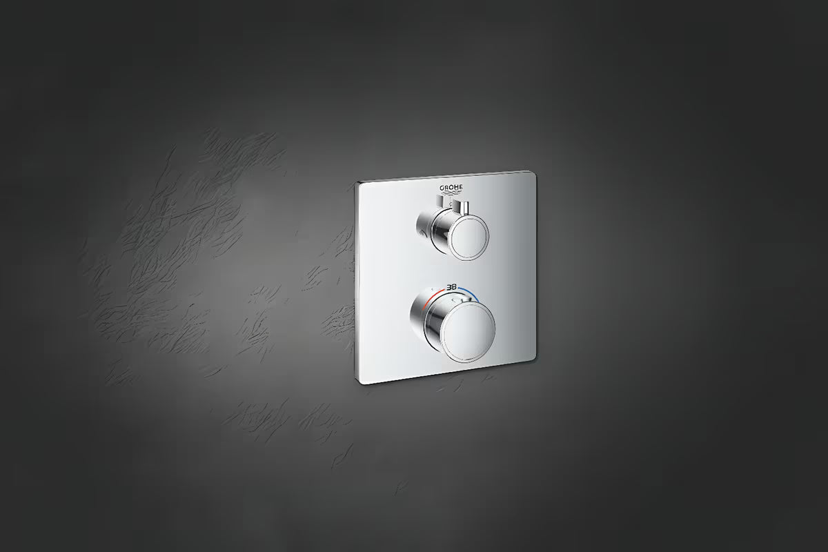 Chromová podomítková termostatická sprchová baterie Grohe Grohtherm pro ovládání hlavové a ruční sprchy.