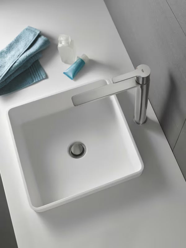 Vysoká páková umyvadlová baterie Grohe Lineare v provedení supersteel pro volně stojící umyvadlo