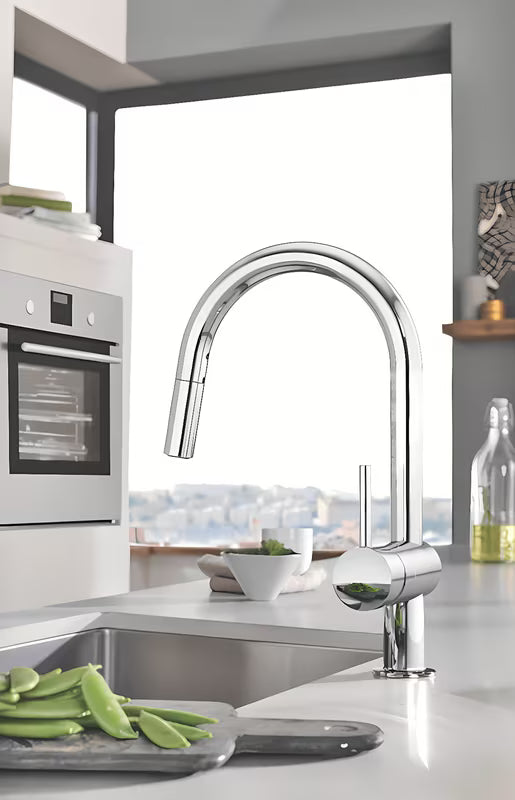 Chromová dřezová baterie Grohe Minta s vysokou otočnou výpustí a vytahovací sprškou