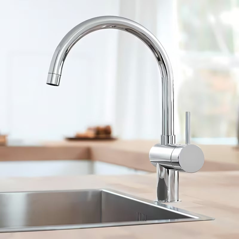 Chromová dřezová baterie Grohe Minta s otočnou C výpustí pro pohodlné používání v kuchyni.