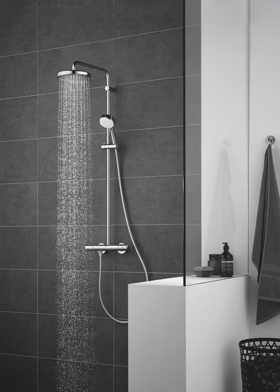 Chromová hlavová sprcha Grohe New Tempesta 210 s proudem Rain a technologiemi DreamSpray a SpeedClean.