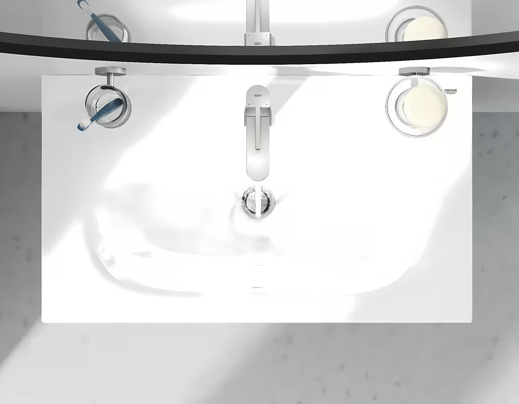 Umyvadlová páková baterie Grohe Plus v provedení supersteel s otočnou výpustí a odtokovou soupravou.