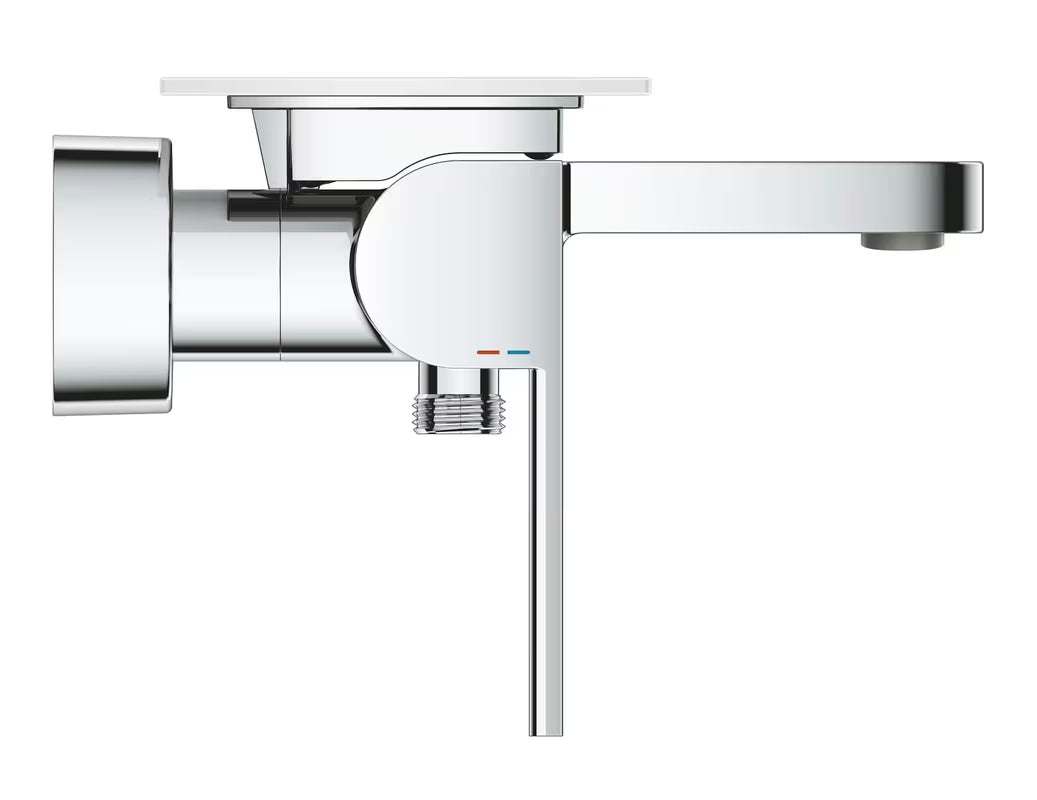 Nástěnná páková vanová baterie Grohe Plus v chromovém provedení s automatickým přepínáním vana sprcha.