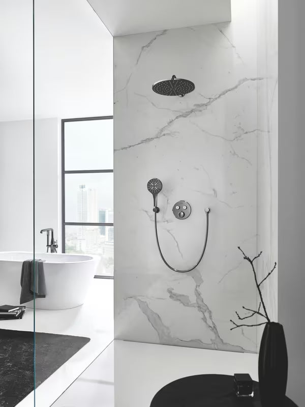 Pevný nástěnný držák ruční sprchy Grohe Rainshower neutral s kruhovou rozetkou v povrchu Hard Graphite.