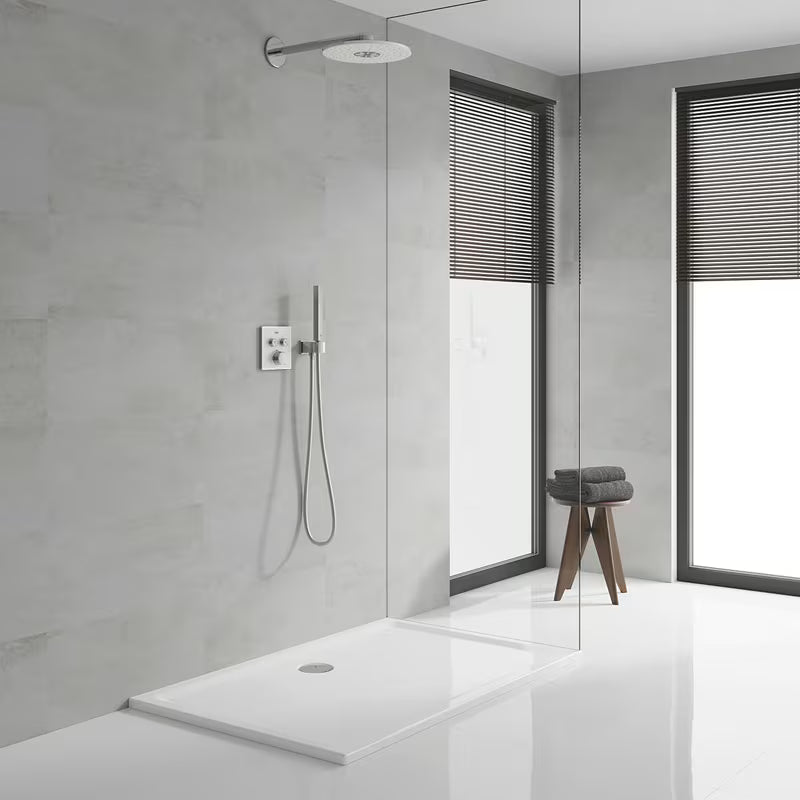 Podomítková termostatická sprchová baterie Grohe Grohtherm SmartControl v provedení Moon White s ovládáním SmartControl.