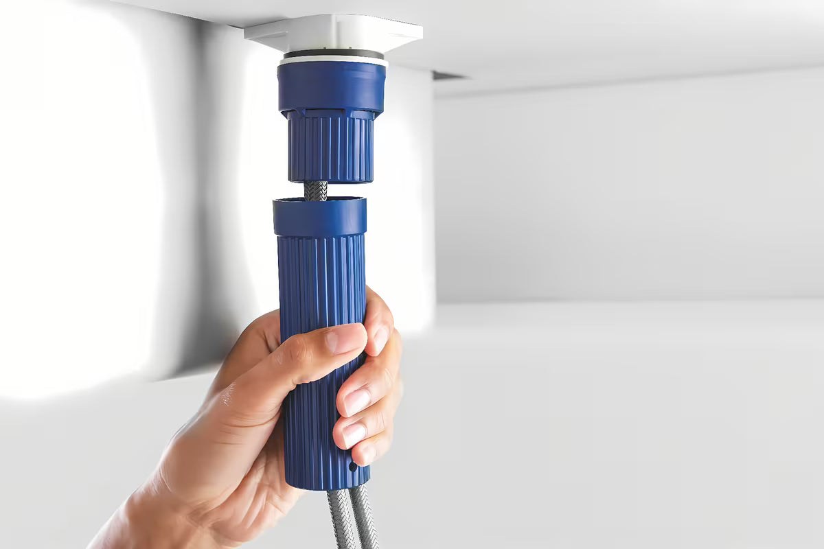 Dřezová baterie Grohe Start 2021 v provedení supersteel s vysokou otočnou výpustí a vytahovací sprškou.