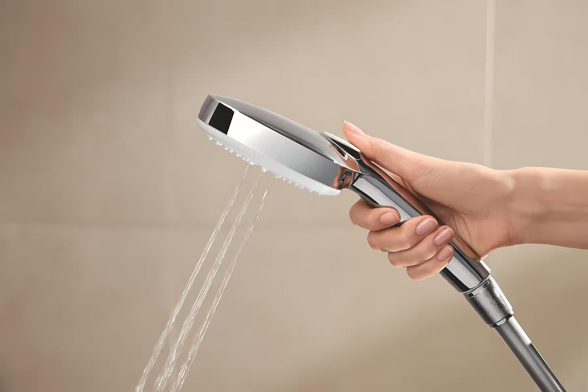 Sprchový systém Grohe Tempesta Cube System s termostatickou baterií v chromu, hlavovou a ruční sprchou