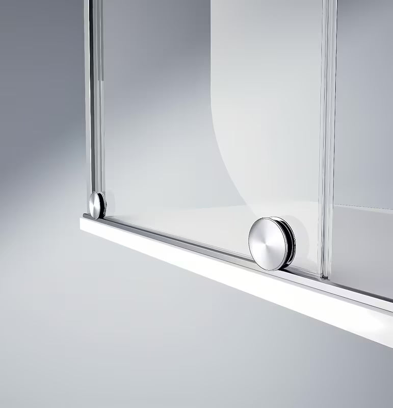 Sprchová zástěna Walk-In Hüppe Xtensa pure 140 cm v lesklém chromu s čirým sklem a posuvným systémem.