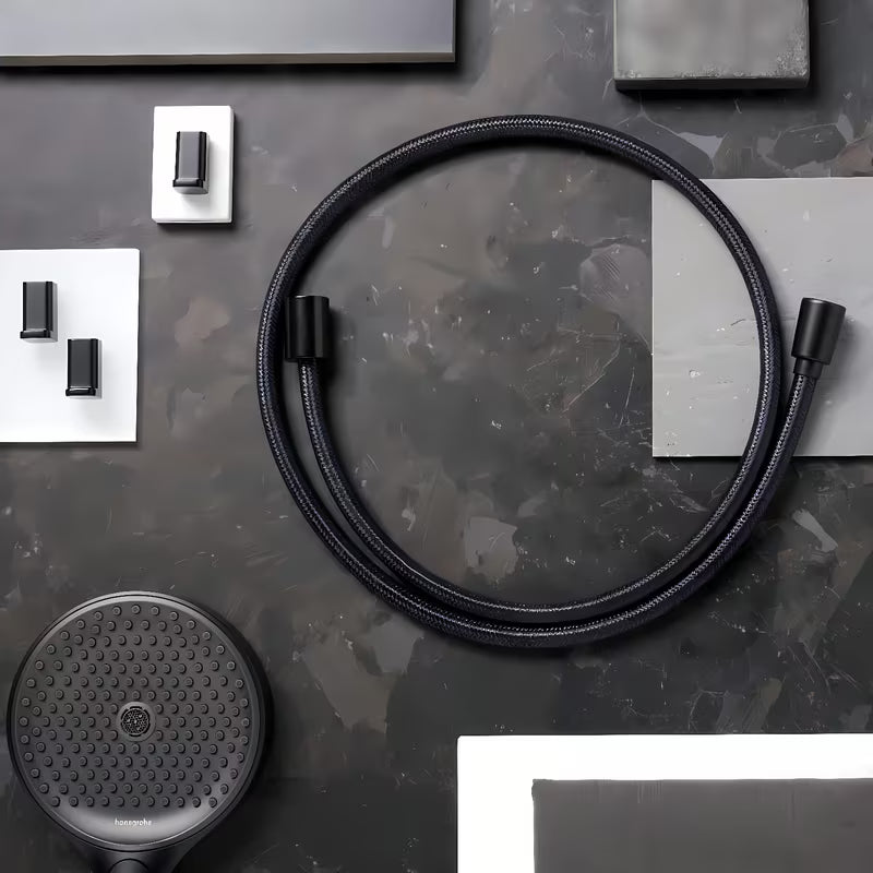 Textilní sprchová hadice hansgrohe Designflex 2 m v matně černé barvě s univerzálním připojením G ½.