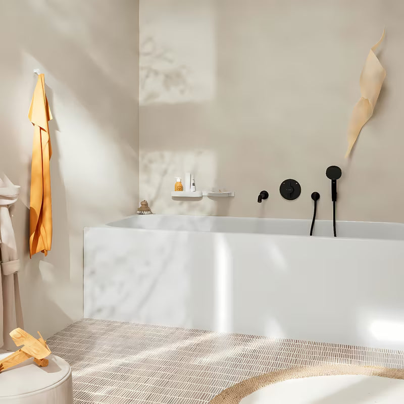 Podomítková sprchová baterie Hansgrohe DuoTurn S v matné černé pro ovládání dvou spotřebičů.