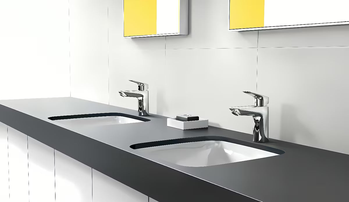 Chromová páková umyvadlová baterie hansgrohe Logis 100 CoolStart s výpustí a ergonomickou pákou.