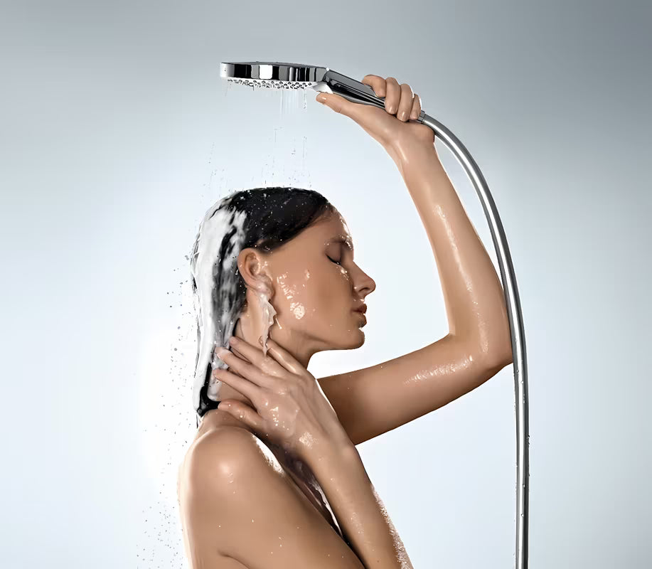 Chromová ruční sprcha Hansgrohe Raindance Select S 120 s tlačítkem Select a třemi typy proudu