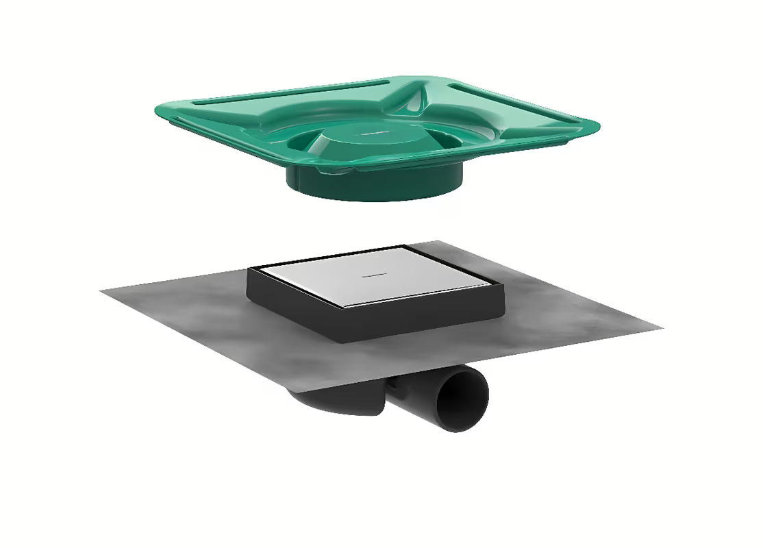 Podlahová vpusť Hansgrohe RainDrain Spot s čtvercovou nerezovou mřížkou 15 x 15 cm v kartáčovaném vzhledu.