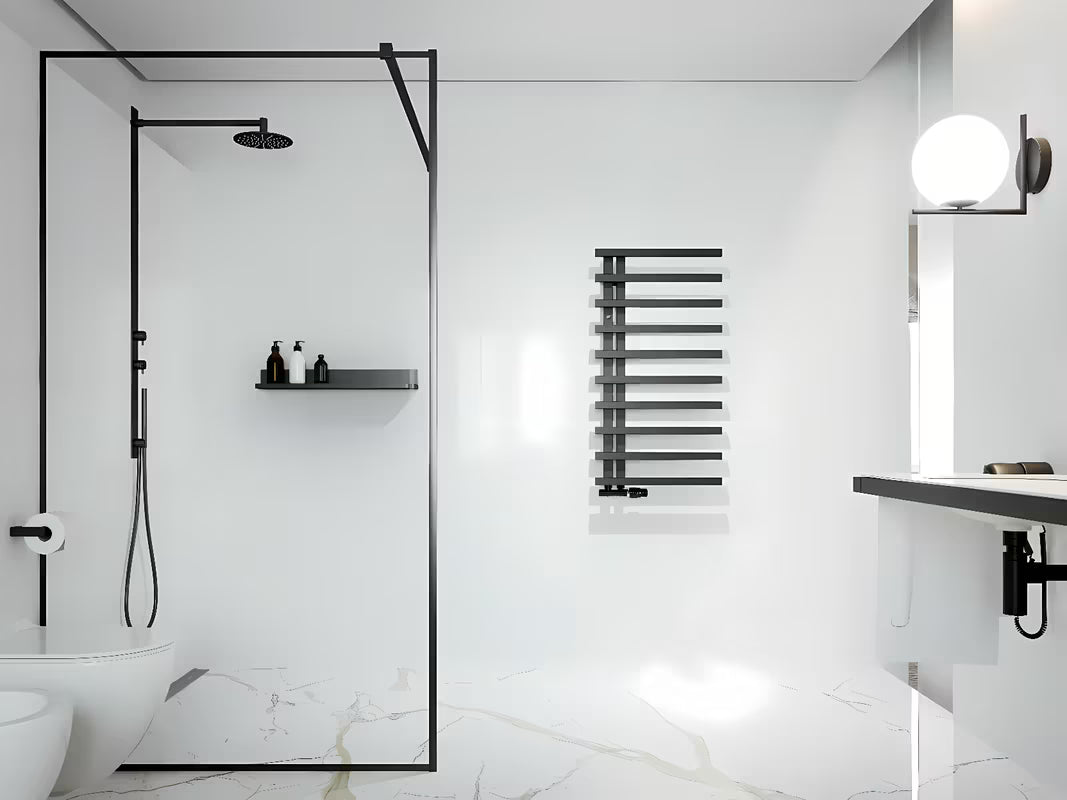 Kombinovaný koupelnový radiátor Hopa Darvel 123x50 cm v černé matné barvě s hřebenovým designem.
