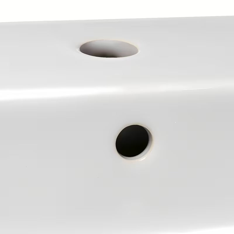 Keramické závěsné umyvadlo Ideal Standard Strada 70x42 cm v bílé barvě s otvorem pro baterii uprostřed.