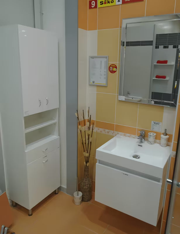 Keramia Pro bílá koupelnová skříňka ve vysokém lesku s vyjímatelným košem na prádlo
