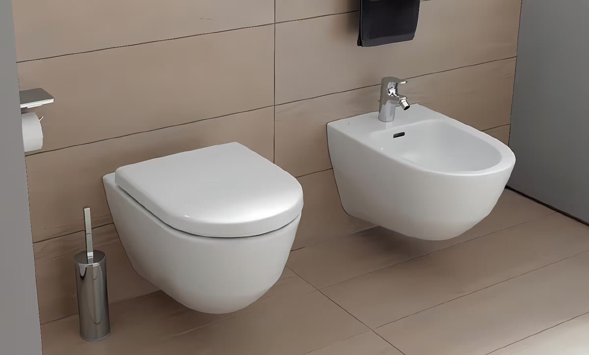 Bílý závěsný bidet Laufen Pro s moderním designem do koupelny