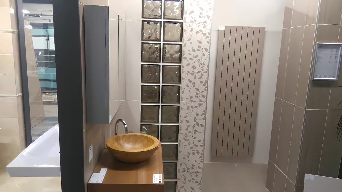 Zrcadlová skříňka Naturel 120x72 cm v šedostříbrné barvě se třemi zrcadlovými dvířky