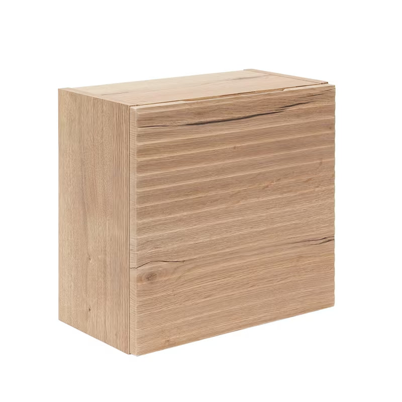Nízká závěsná koupelnová skříňka Naturel Savona v dekoru dub halifax mat s frézovaným designem.