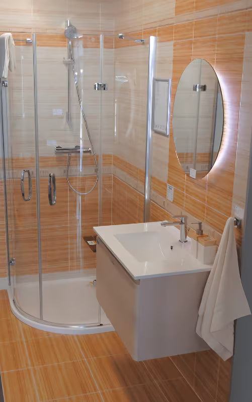 Kulaté LED zrcadlo Naturel 60x60 cm do koupelny s krytím IP44 a chladně bílým světlem 6000 K