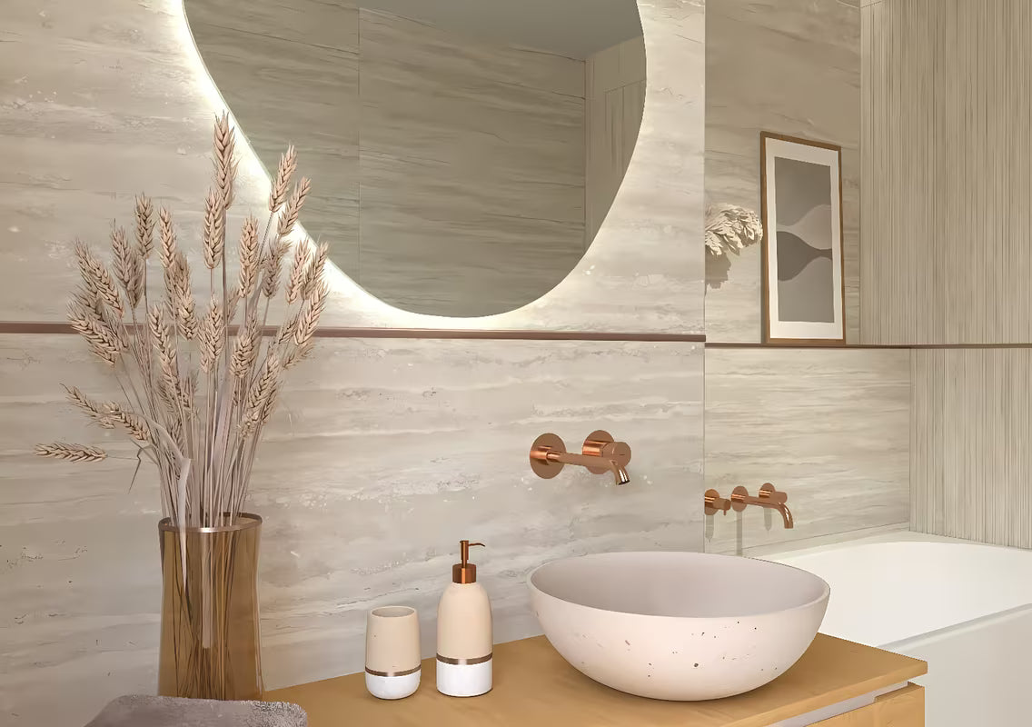 Volně stojící dávkovač tekutého mýdla Optima Tera v dekoru light-limestone s pumpičkou rosé gold.