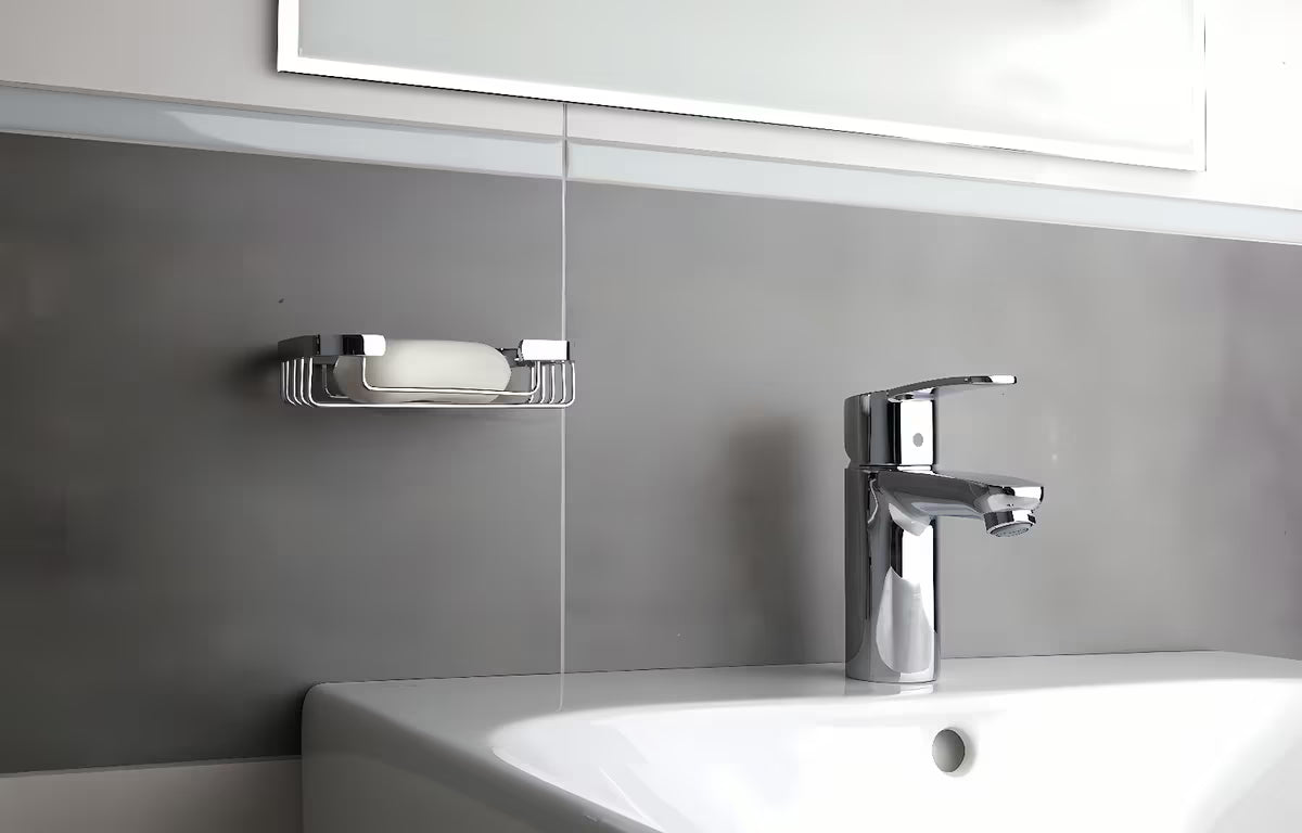 Nástěnná drátěná mýdlenka Optima Wire program v chromovém provedení z pochromované mosazi.