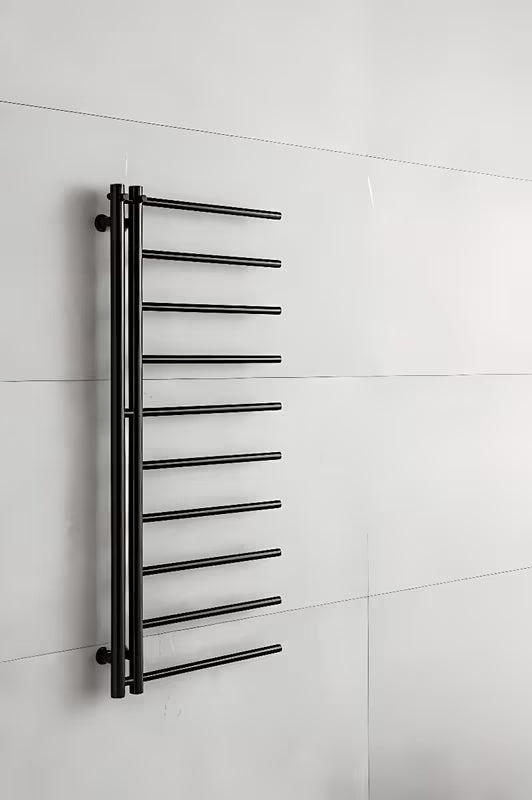 Černý kombinovaný radiátor P.M.H. Apollo 500x1140 mm se středovým připojením 50 mm