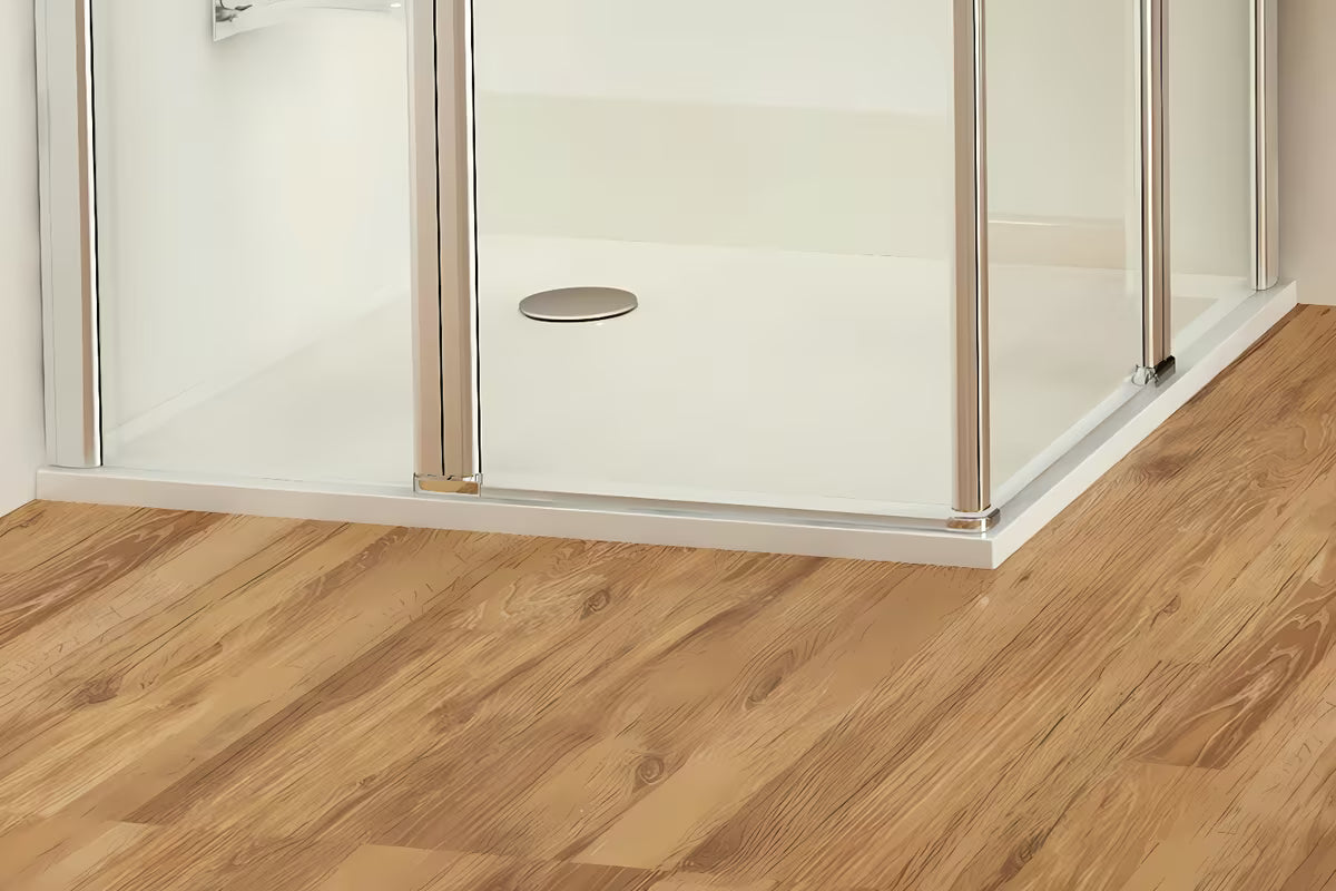 Bílá čtvrtkruhová sprchová vanička Ravak Elipso Pro 90x90 cm z litého mramoru s protiskluzovou úpravou.