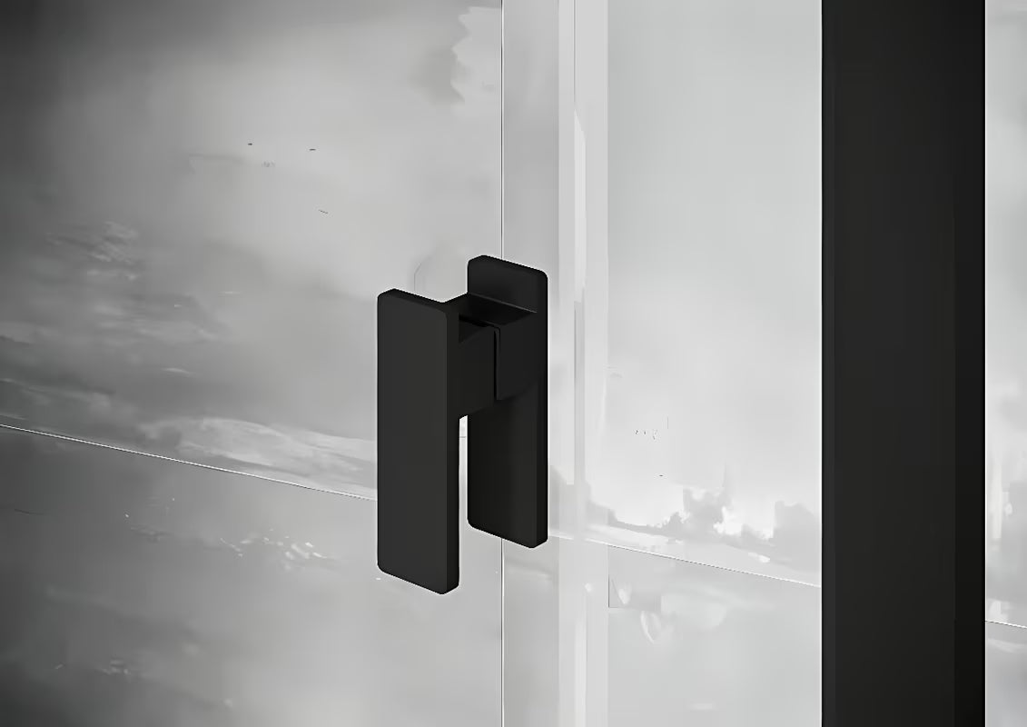 Ravak Nexty sprchové dveře 120 cm v černém provedení s čirým sklem a pivotovým otevíráním.