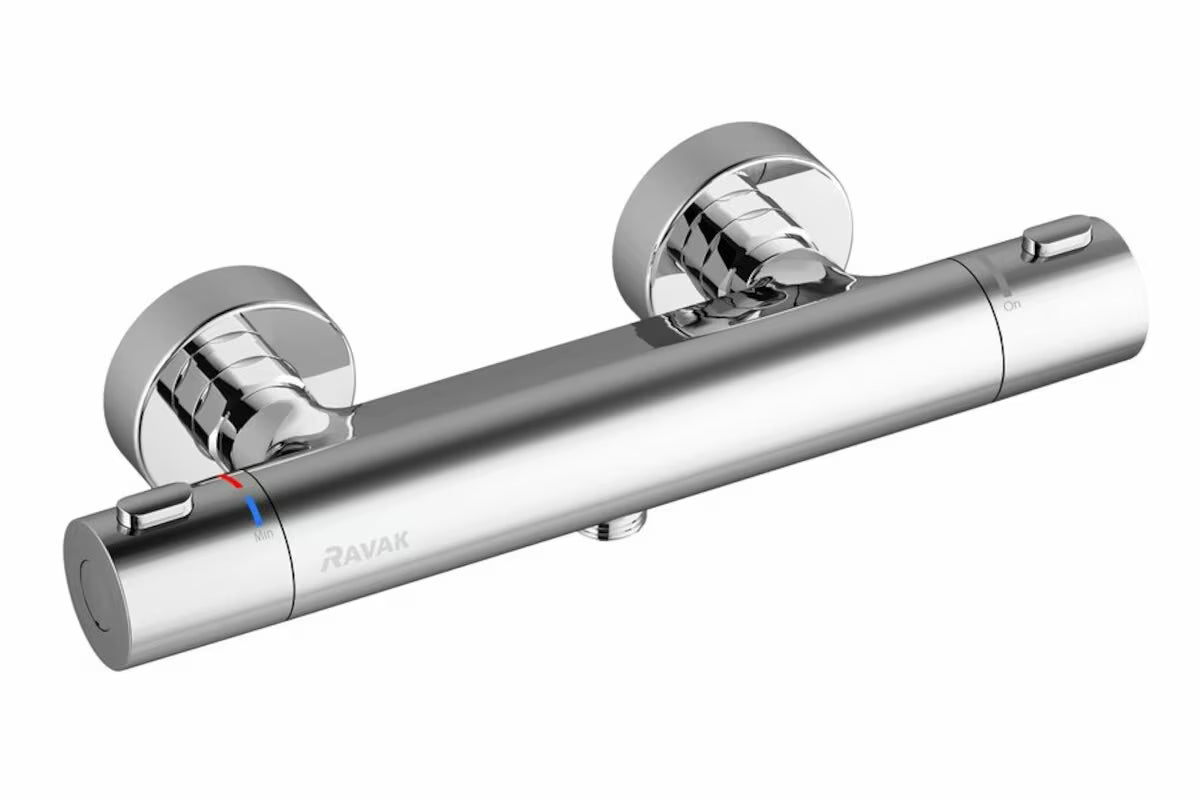 Termostatická nástěnná sprchová baterie Ravak Termo v chromovém provedení s technologií CoolFeel.
