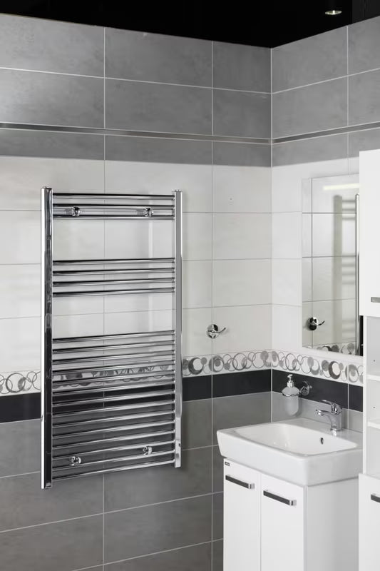 Kombinovaný koupelnový radiátor S-Line 600 x 1118 mm v chromovém provedení s rovným profilem.