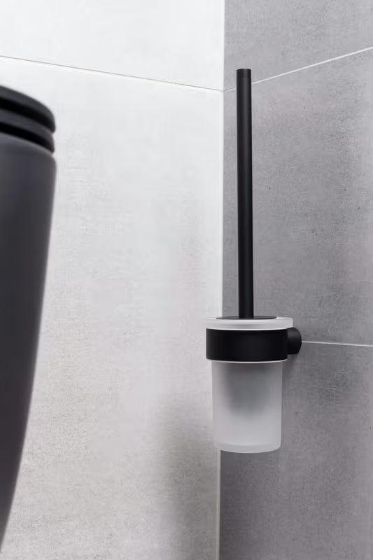 Nástěnná WC štětka SAT B-Way R v matné černé barvě s oblým minimalistickým designem.