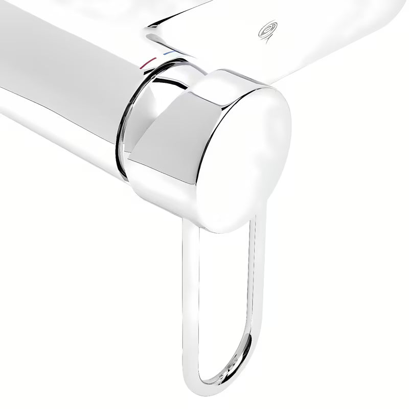 Chromová páka SAT Fusion pro ovládání umyvadlové baterie s lesklým povrchem z chromované mosazi.