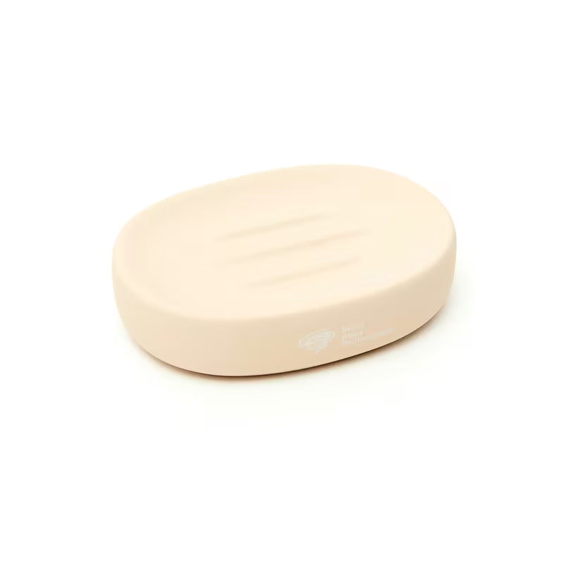 Matně béžová volně stojící mýdlenka SAT Infinitio z pogumované keramiky v minimalistickém designu.